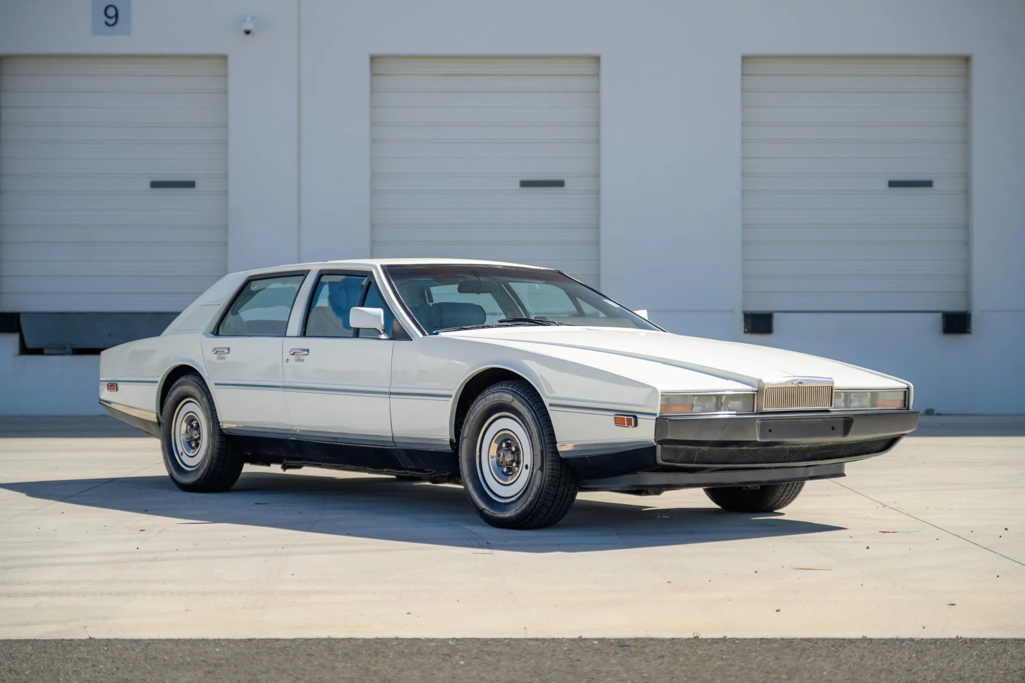 Image of Aston-Martin Lagonda